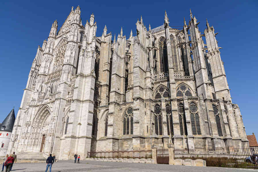 Francia - Beauveais 06 - catedral de San Pedro de Beauvais.jpg